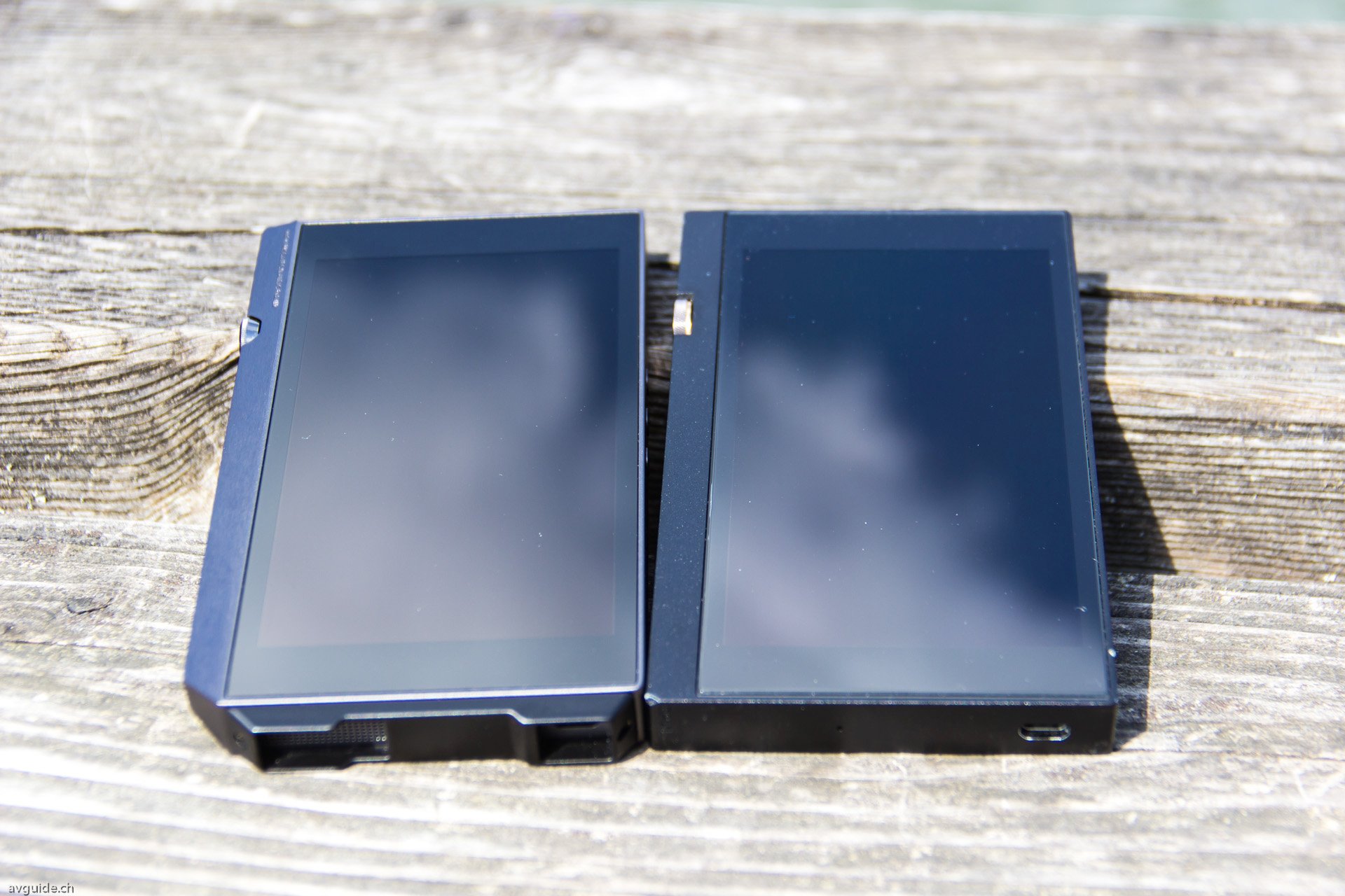 Pioneer XDP-100R und Onkyo DP-X1. Die beiden Neuankömmlinge im Land des portablen Musikgenusses können ihre gemeinsame Herkunft kaum verstecken.